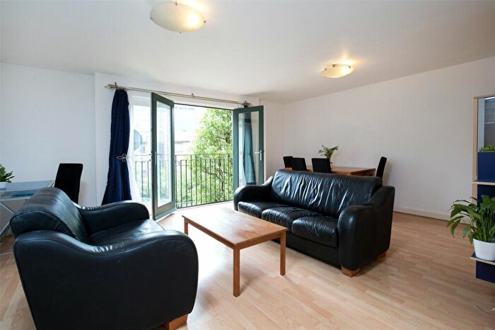 3 Bedroom Apartment To Rent In Durward Street, London, E1