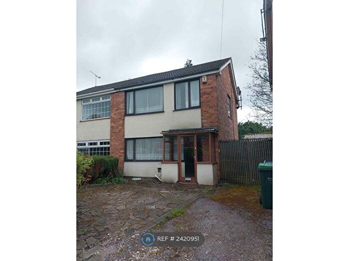 3 Bedroom Semi-Detached House To Rent In Clements Close, Oldbury, B69