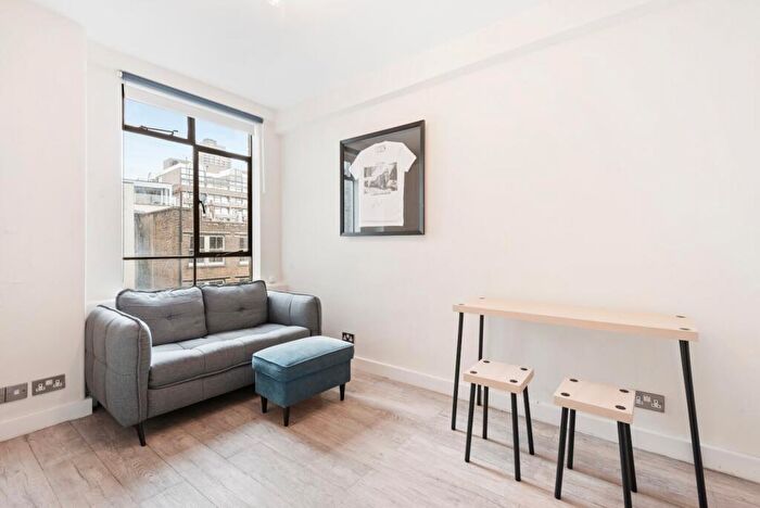 Flat To Rent In Florin Court, - Charterhouse Square, EC1M