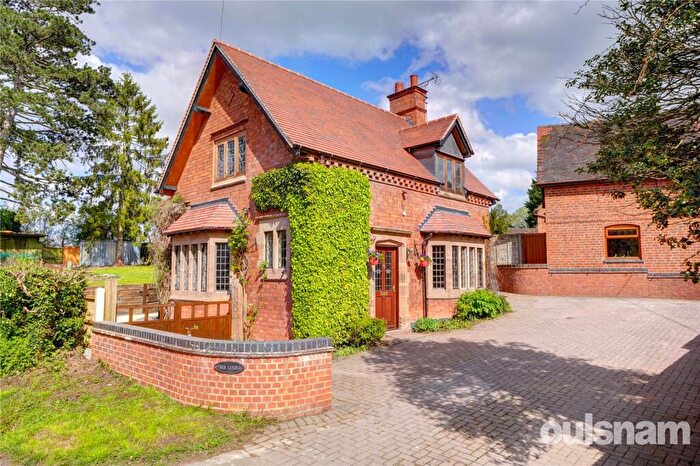 3 Bedroom Detached House For Sale In Old Birmingham Road, Alvechurch, Birmingham, Worcestershire, B48