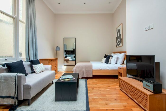 Studio To Rent In Bayswater, London, W2