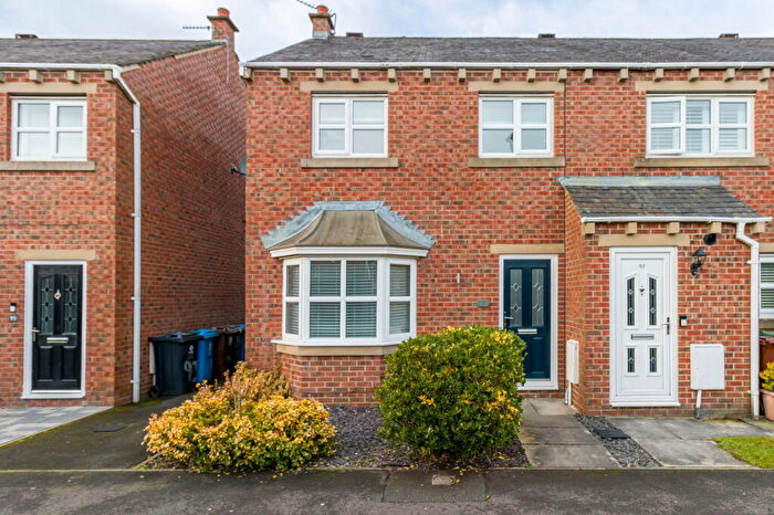 3 Bedroom Town House For Sale In New Street, Lees, Oldham, OL4