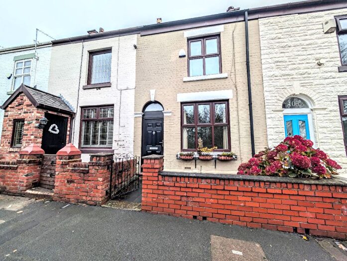 2 Bedroom Terraced House For Sale In Cemetery Road, Kearsley, Bolton, BL4