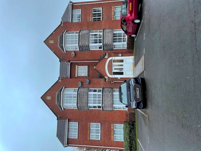 2 Bedroom Flat To Rent In Towpath Close, Exhall, Coventry, CV6