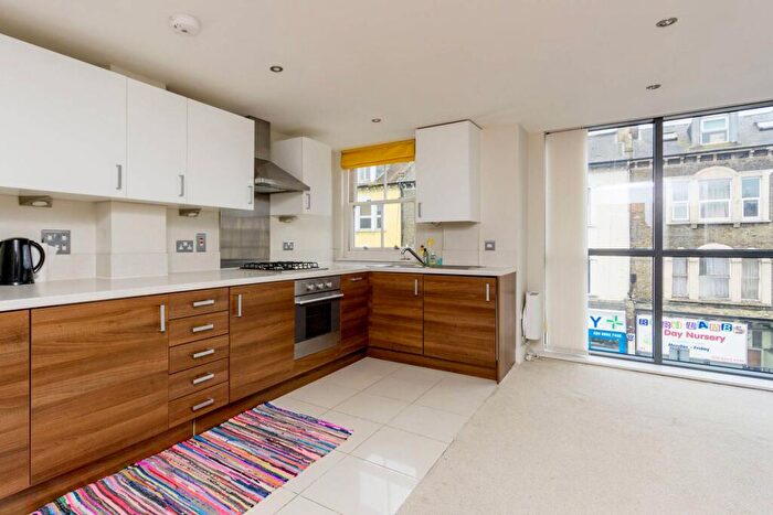 2 Bedroom Flat To Rent In Lee High Road, Hither Green, London, SE13