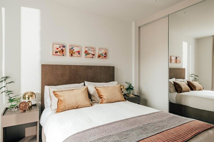 1 Bedroom Apartment To Rent In Davey Square, London, E9