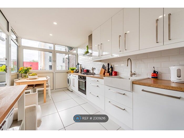 3 Bedroom Flat To Rent In Beckwith House, London, E2