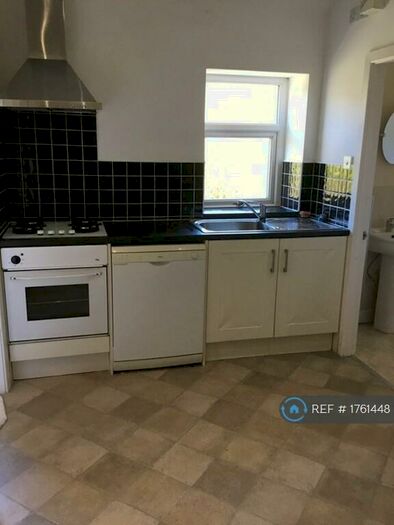 2 Bedroom Bungalow To Rent In Crossley Hill, Halifax, HX3