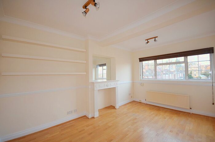 2 Bedroom Flat To Rent In Coleridge Road, Crouch End, London, N8