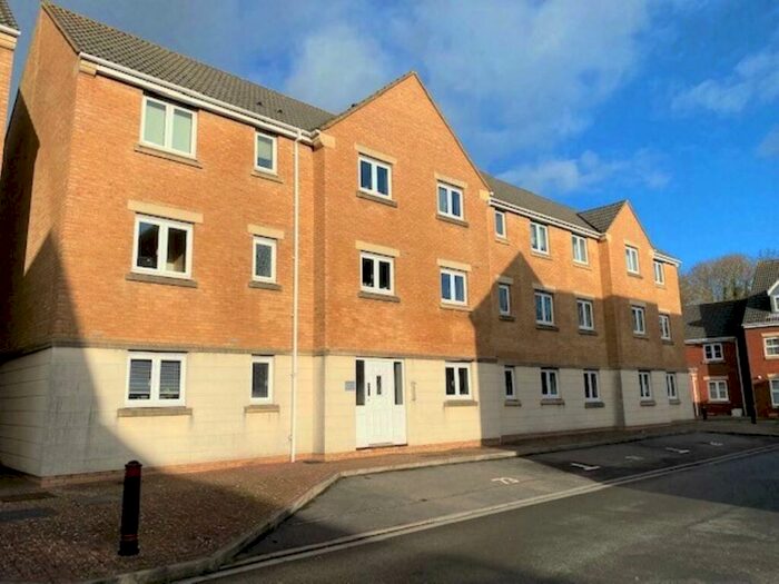 2 Bedroom Flat To Rent In Macfarlane Chase, The Park, Weston-super-Mare, BS23