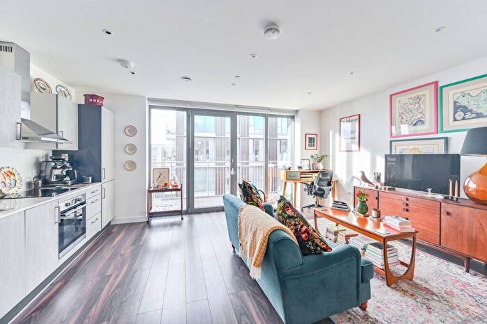 1 Bedroom Flat For Sale In Elmbridge House, Battersea, Greater London, SW11