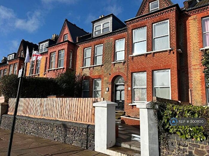 Studio To Rent In Mount View Road, London, N4