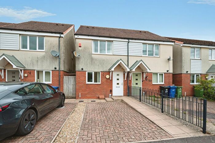 2 Bedroom Semi Detached House For Sale In Bradfield Way, Dudley, DY1