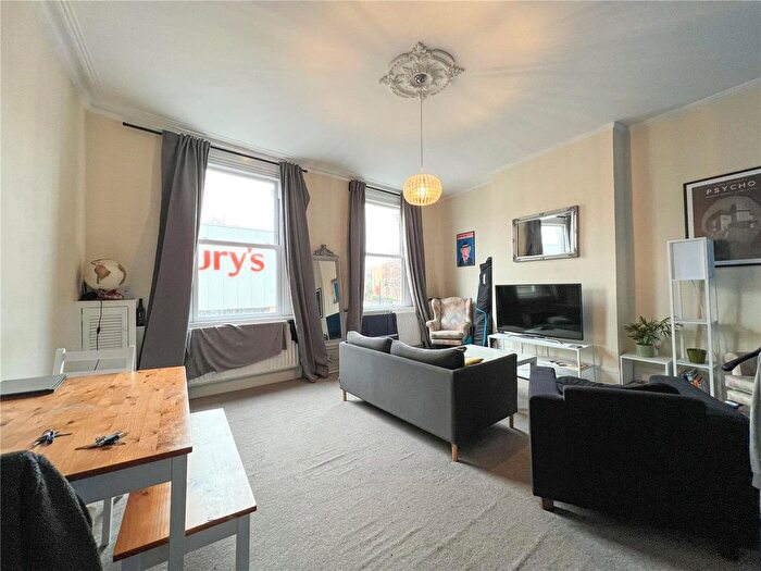 3 Bedroom Flat To Rent In Tulse Hill, London, SW2