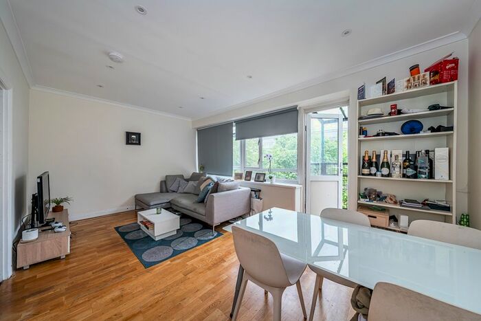 3 Bedroom Maisonette To Rent In Churchill Gardens, London, SW1V