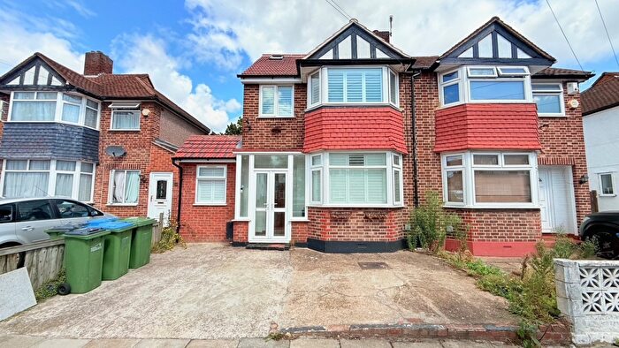 5 Bedroom Semi-Detached House To Rent In Brookdene Road, London, SE18