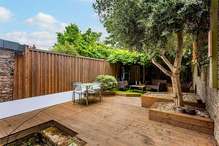 3 Bedroom End Of Terrace House To Rent In North Street, Clapham, SW4