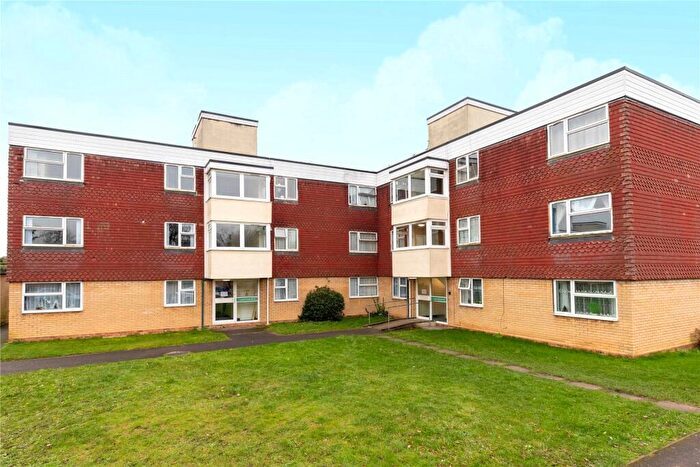 2 Bedroom Apartment To Rent In Langdale Gardens, Reading, Berkshire, RG6