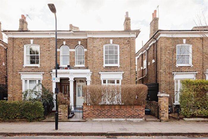 1 Bedroom Apartment For Sale In Lavender Grove, London, E8