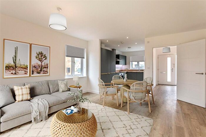 4 Bedroom Detached House To Rent In Spindle Way, St. Neots, Cambridgeshire, PE19