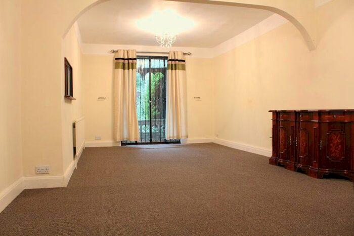 3 Bedroom Semi-Detached House To Rent In Winchester Road, London N9