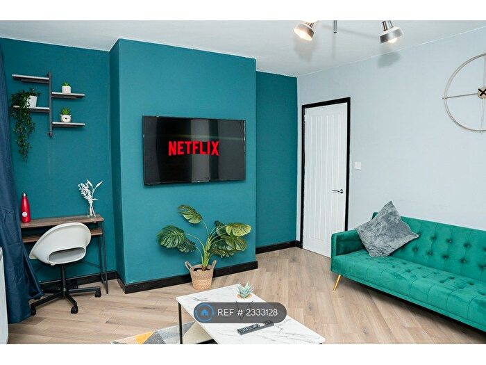 2 Bedroom End Of Terrace House To Rent In Wykebeck Mount, Leeds, LS9