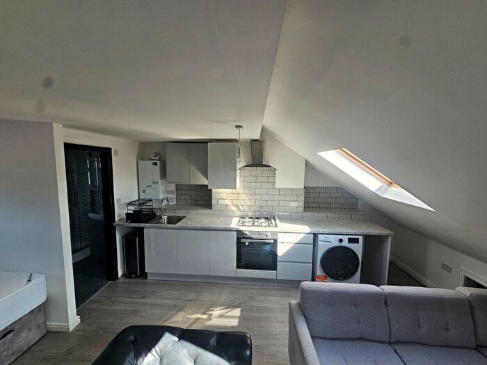1 Bedroom Studio To Rent In Hathersage Road, Manchester, M13