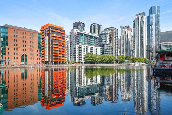 2 Bedroom Apartment To Rent In Millharbour, London, E14