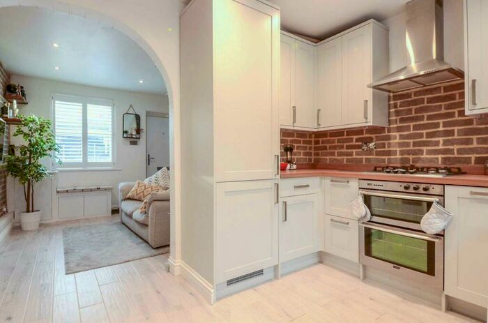 2 Bedroom Cottage To Rent In Old London Road, St. Albans, AL1