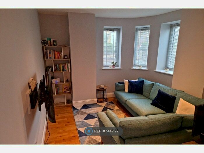 2 Bedroom Flat To Rent In Portland Road, London, SE25