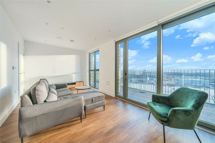 2 Bedroom Apartment To Rent In Green Street, London, NW10