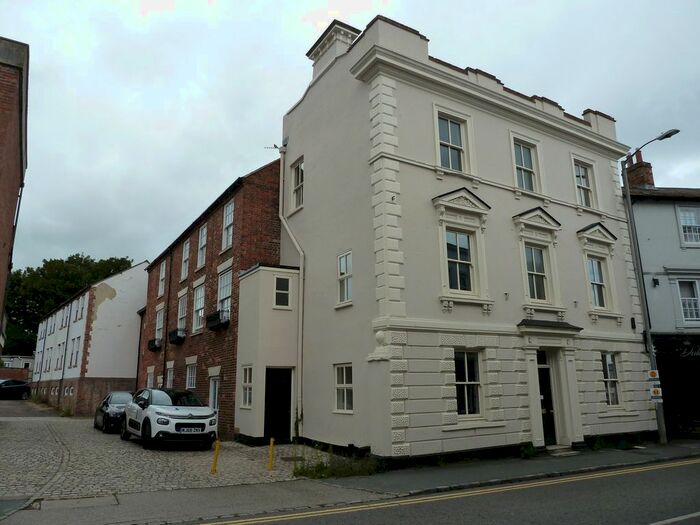 1 Bedroom Flat To Rent In Castle Street, Buckingham, MK18