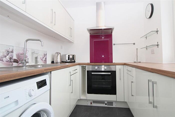 2 Bedroom Flat To Rent In Conifer Court, Forest Hall, Newcastle Upon Tyne, NE12