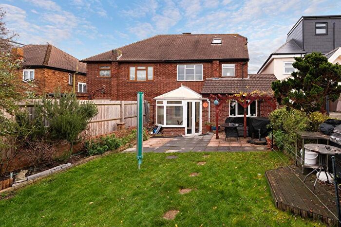 4 Bedroom Semi Detached House For Sale In Swanton Road, Erith, DA8