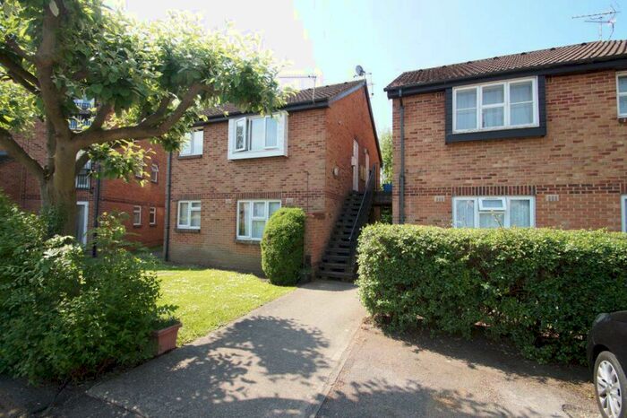 Studio To Rent In Frogmore Close, SL1