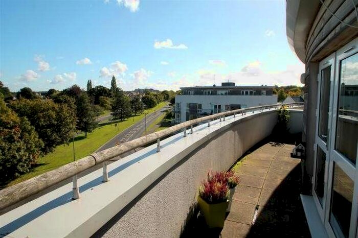 2 Bedroom Flat To Rent In Edmund Court, Basingstoke, RG24