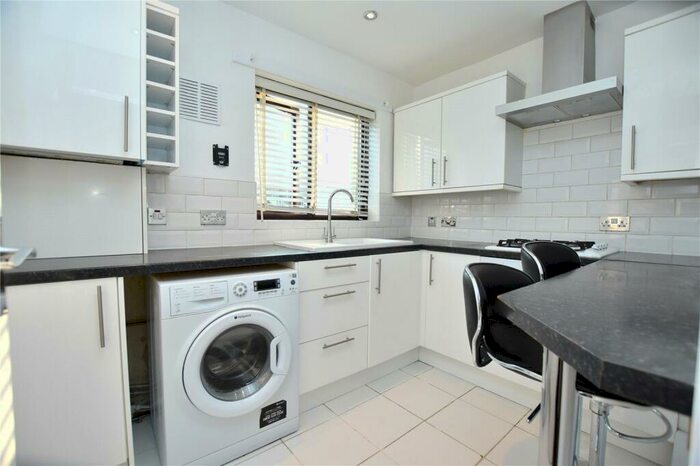 1 Bedroom Apartment To Rent In Doyle Road, London, SE25