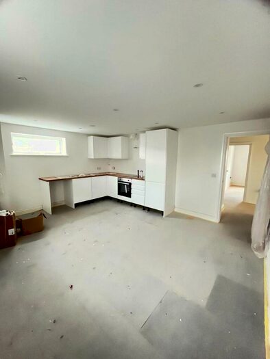 2 Bedroom Flat To Rent In B Wimborne Road, Moordown, Bournemouth, BH9