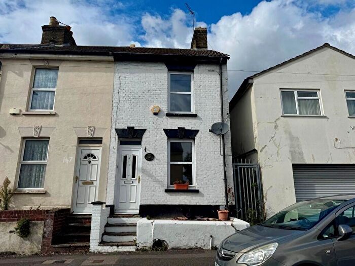 2 Bedroom End Of Terrace House For Sale In Weston Road, Rochester, Kent, ME2