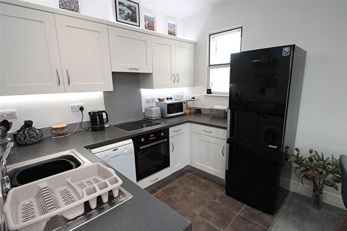 1 Bedroom Flat For Sale In North Square, Knowle, Fareham, Hampshire, PO17