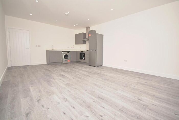 2 Bedroom Flat To Rent In Town Centre, Hatfield, AL10