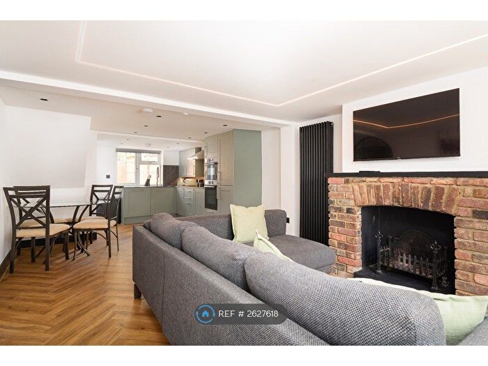 2 Bedroom Terraced House To Rent In High Street, Redbourn, AL3