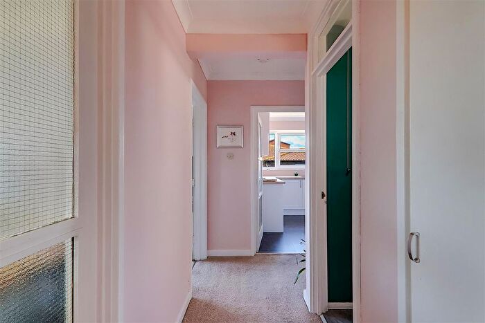 1 Bedroom Flat For Sale In Downview Road, Worthing, BN11