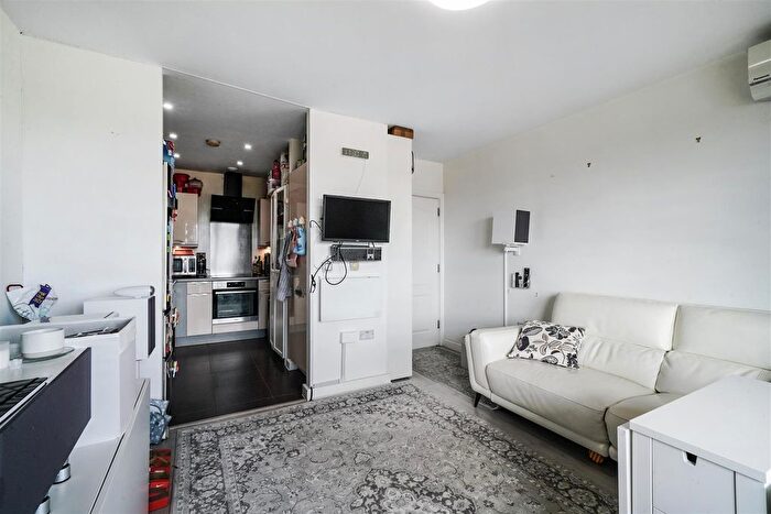 1 Bedroom Flat For Sale In Central Way, London, NW10