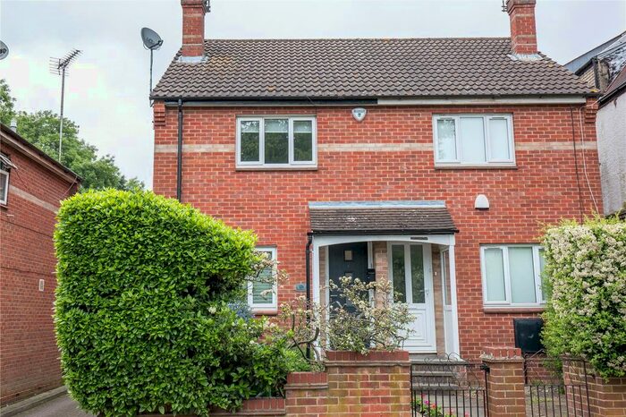 2 Bedroom Semi-Detached House To Rent In Woodside Lane, North Finchley, London, N12