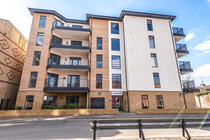 1 Bedroom Apartment To Rent In Blake House, Slough, SL1