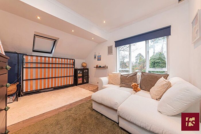 Studio For Sale In Seymour Court, Crowthorne, RG45