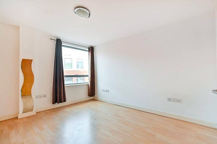 1 Bedroom Flat To Rent In The Bittoms, Kingston, Kingston Upon Thames, KT1