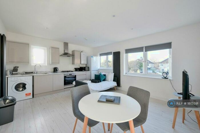 2 Bedroom Maisonette To Rent In Lovell Road, Cambridge, CB4