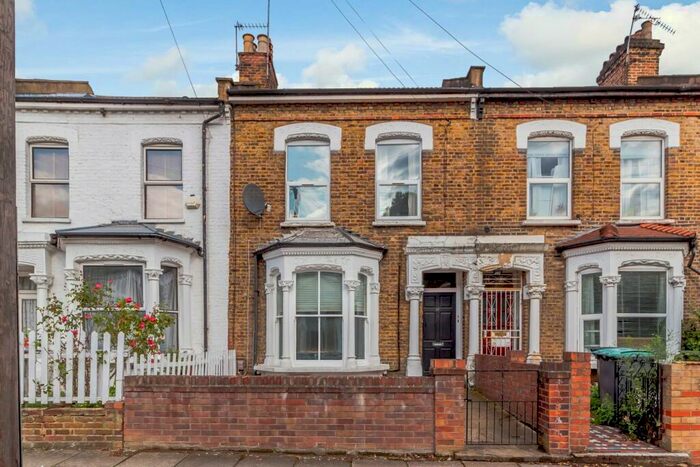 2 Bedroom Flat To Rent In Beaconsfield Road, London, N15